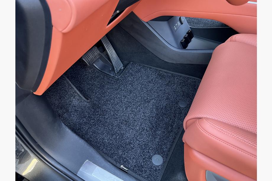 BYD Tang L 2025– Textil Fußmatten Deluxe (3 Reihen, Schwarz) Foto 1