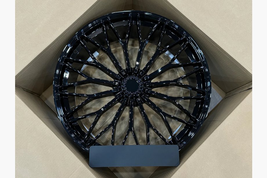 Lamborghini Urus 2018- Geschmiedete Felgen OEM R23 V6 (4 Stk) Image