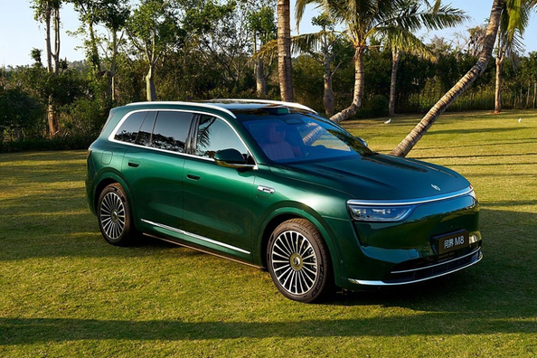 Test der elektrischen Version des SUV AITO M8 Foto 1