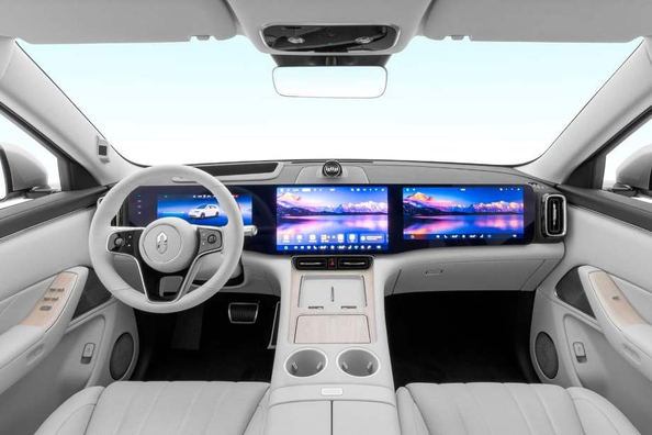 Test der elektrischen Version des SUV AITO M8 Foto 6