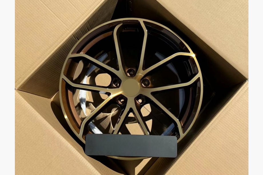 Porsche Panamera 2016-2023 Geschmiedete OEM-Felgen R21 (4 Stk) Foto 1