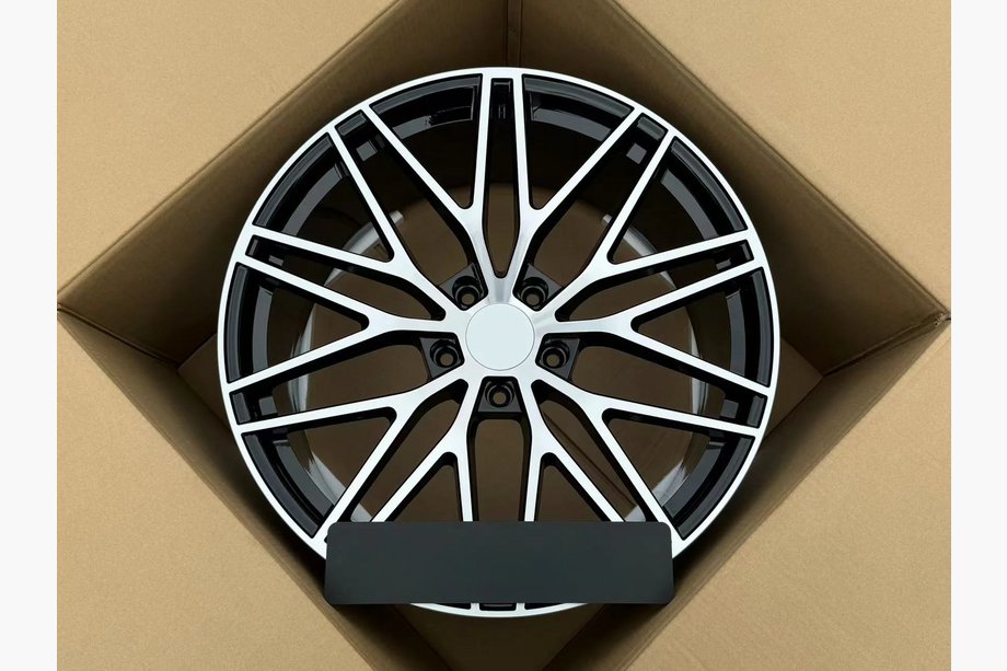 Porsche Cayenne 2018- Geschmiedete OEM Felgen R22 V5 (4 Stk) Image