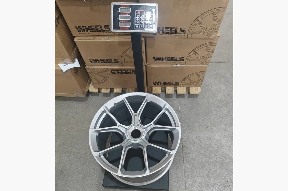 Porsche 911 (991) 2011–2019 Geschmiedete OEM Felgen R20 V4 (4 Stk) Foto 11