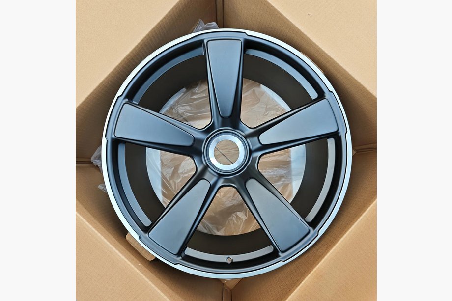 Porsche 911 (992) 2018– Geschmiedete OEM Felgen R20 R21 V37 (4 Stk) Foto 1
