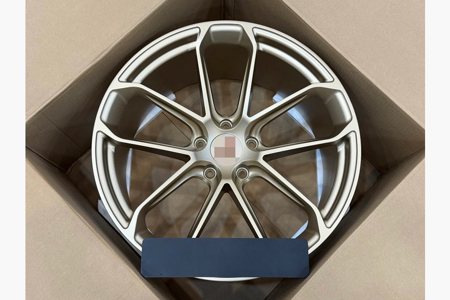 Porsche Cayenne 2018- Geschmiedete OEM Felgen R22 V10 (4 Stk) Image