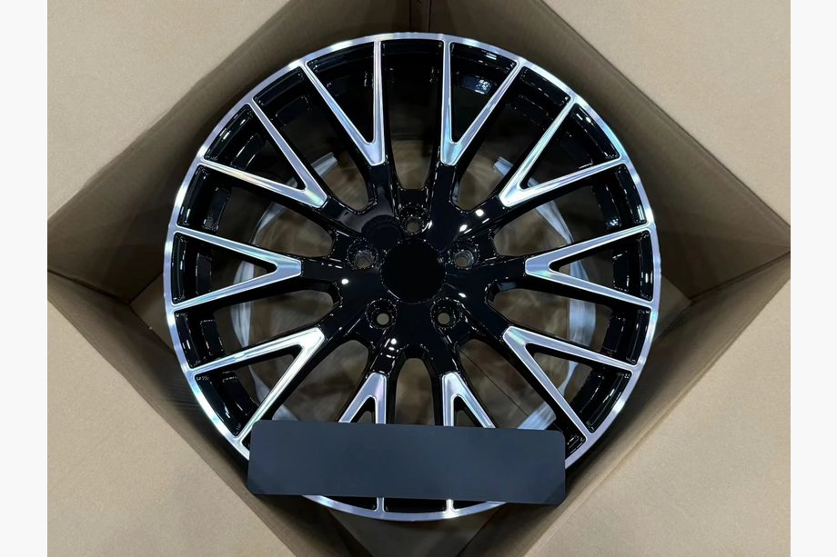 Porsche Panamera 2023– Geschmiedete Felgen OEM R21 V4 (4 Stk) Image