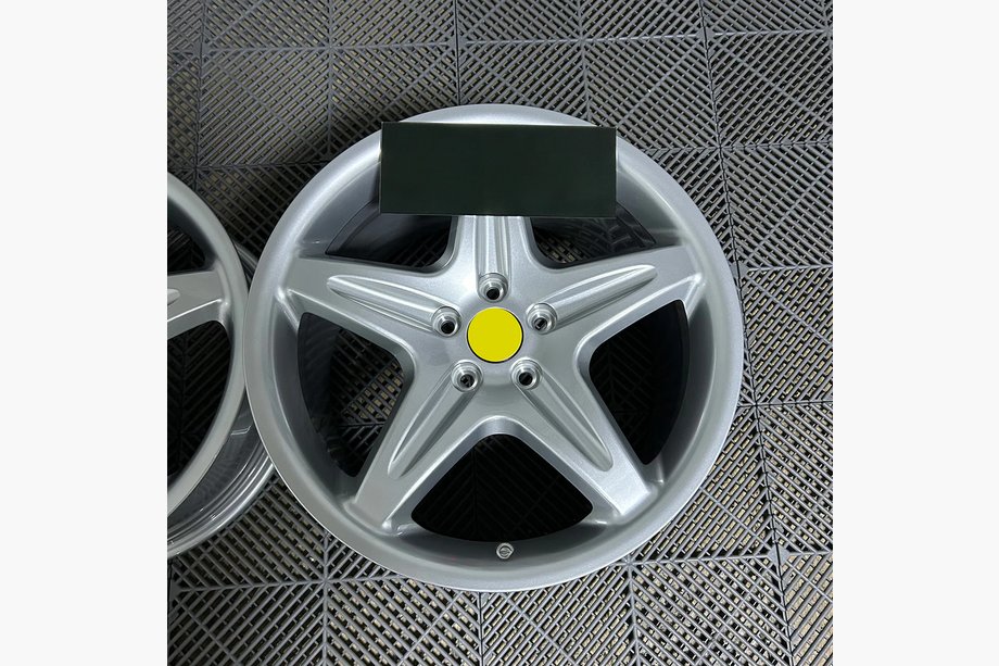 Ferrari 348 Geschmiedete OEM R18 Felgen (4 Stk) Image