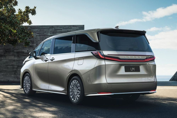 Lexus LM der zweiten Generation im Test: Das Nonplusultra an VIP-Komfort Foto 2