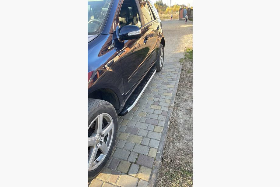 Mercedes ML W164 2005-2011 Seitenschweller Fullmond (2 Stk., Aluminium) Image