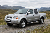 Nissan NP300 1999-2015 Trittbretter Maydos V1 (2 Stk., Aluminium & Edelstahl) Foto 1