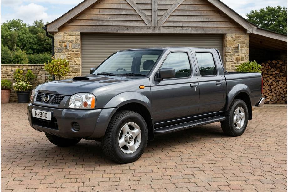 Nissan NP300 1999-2015 Seitenschweller Bosphorus Black (2 Stk., Aluminium) Image