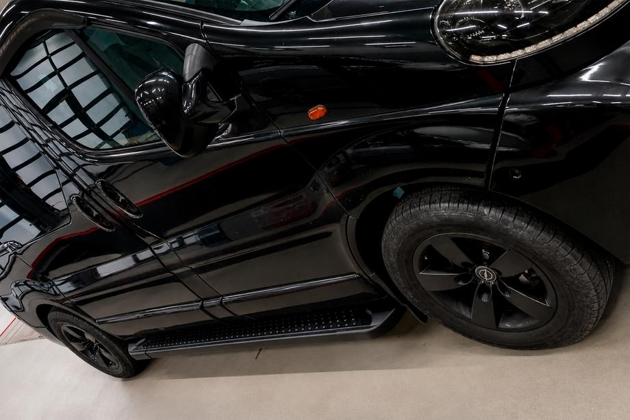Opel Vivaro 2001–2015 Trittbretter Allmond Black (2 Stk., Aluminium) Langer Radstand Foto 3