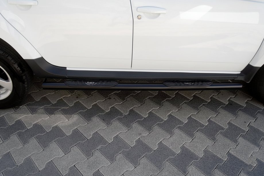Dacia Duster 2008-2018 Seitliche Trittrohre mit Einsätzen Black (2 Stk., Edelstahl) Foto 1