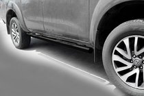 Nissan Navara/NP300 2016- Seitliche Trittrohre Black (2 Stk., Edelstahl) Foto 1