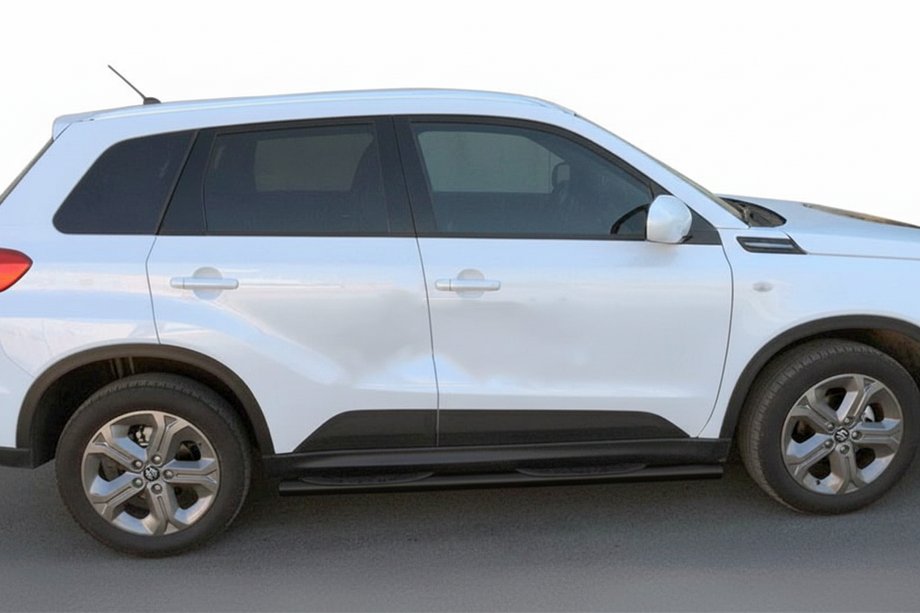 Suzuki Vitara 2015- Seitliche Trittrohre Black (2 Stk., Edelstahl) Image