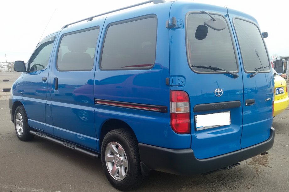 Toyota HiAce Seitliche Trittrohre Black (2 Stk., Edelstahl) Image