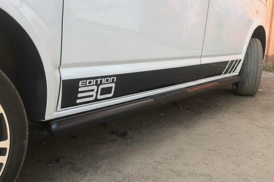Volkswagen T6 2015-2024 Seitliche Trittrohre Black (2 Stk., Edelstahl) Foto 6