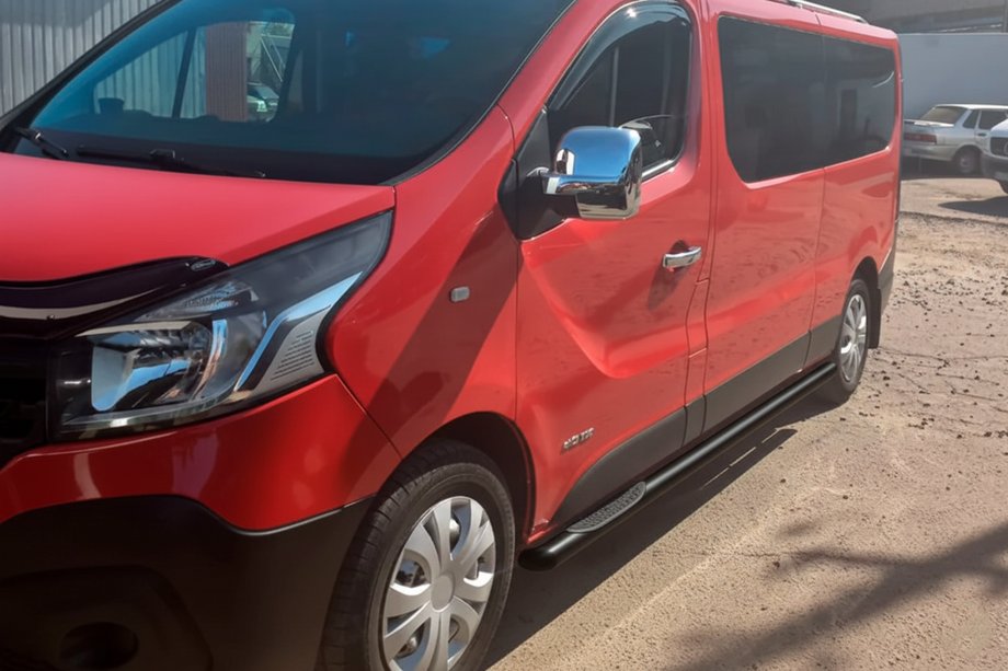 Opel Vivaro 2001–2015 Seitenschutzrohre BB002 Schwarz (2 Stk., Edelstahl) Foto 4
