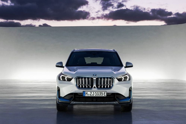 BMW iX1 (U11) im Test: Kompakter Premium-Elektro-SUV Foto 1