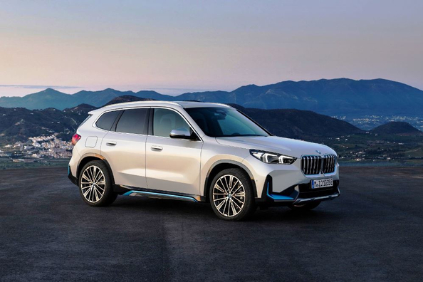 BMW iX1 (U11) im Test: Kompakter Premium-Elektro-SUV Foto 2