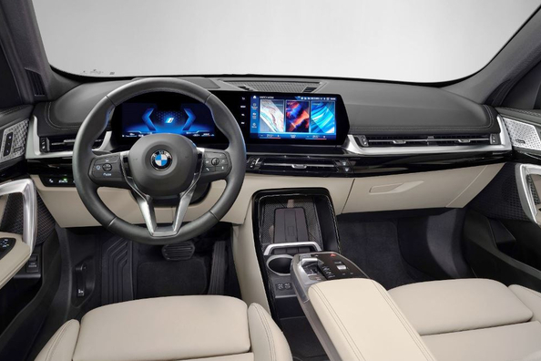 BMW iX1 (U11) im Test: Kompakter Premium-Elektro-SUV Foto 5
