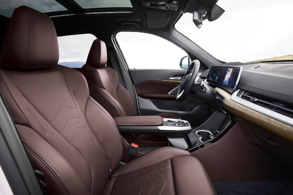 BMW iX1 (U11) im Test: Kompakter Premium-Elektro-SUV Foto 6