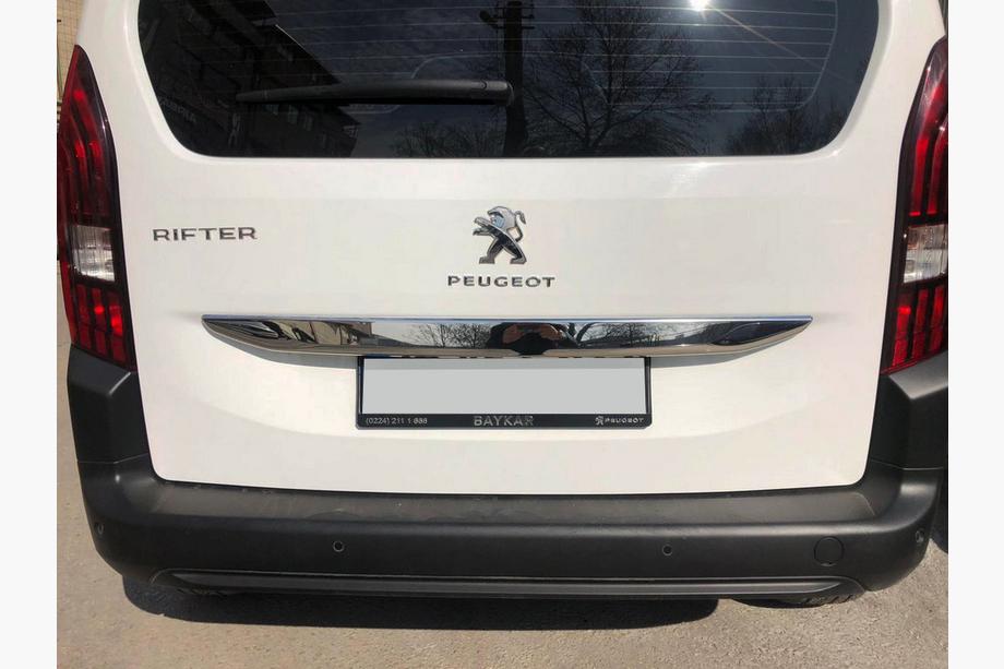 Peugeot Partner/Rifter 2019- B-Ware Edelstahl Leiste über dem Kennzeichen Image