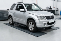 Suzuki Grand Vitara 2005-2017 Seitenschweller Bosphorus Black (2 Stk., Aluminium) Foto 1