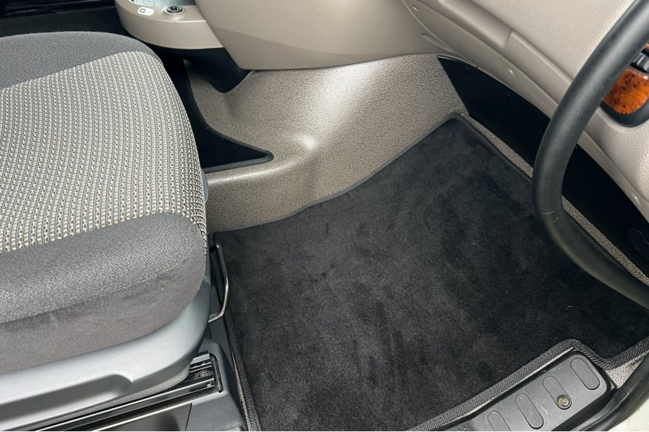 DAF XF105 2005-2013 Textil Fußmatten Deluxe (Schwarz) Foto 1