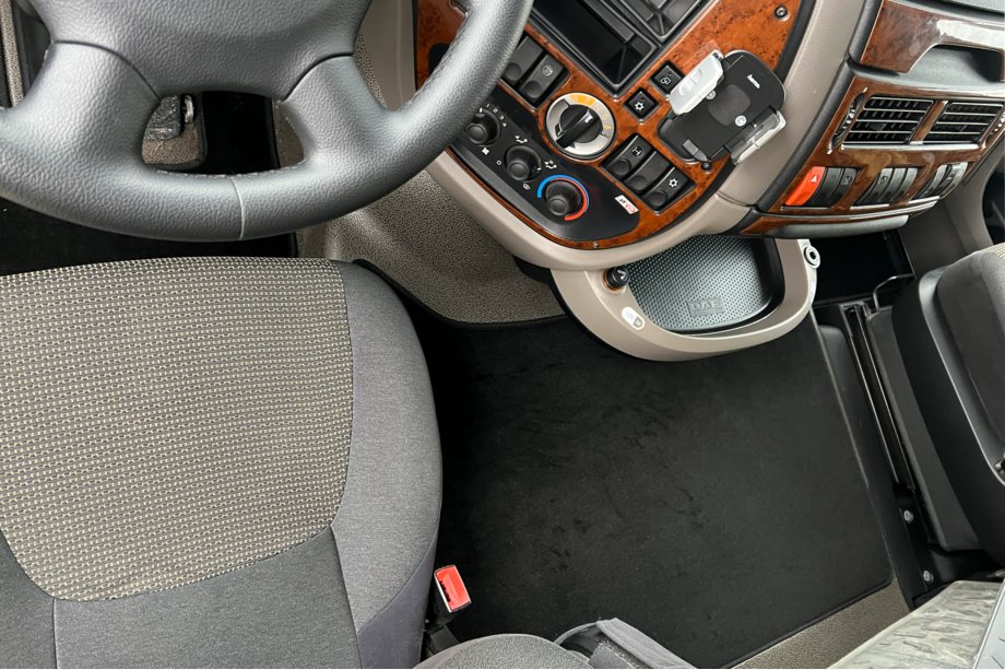 DAF XF105 2005-2013 Textil Fußmatten Deluxe (Schwarz) Foto 4