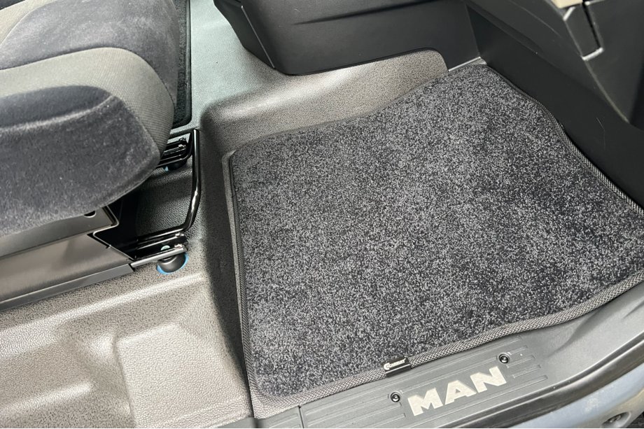 MAN TGX 2020- Textil Fußmatten Deluxe (Schwarz) Foto 2