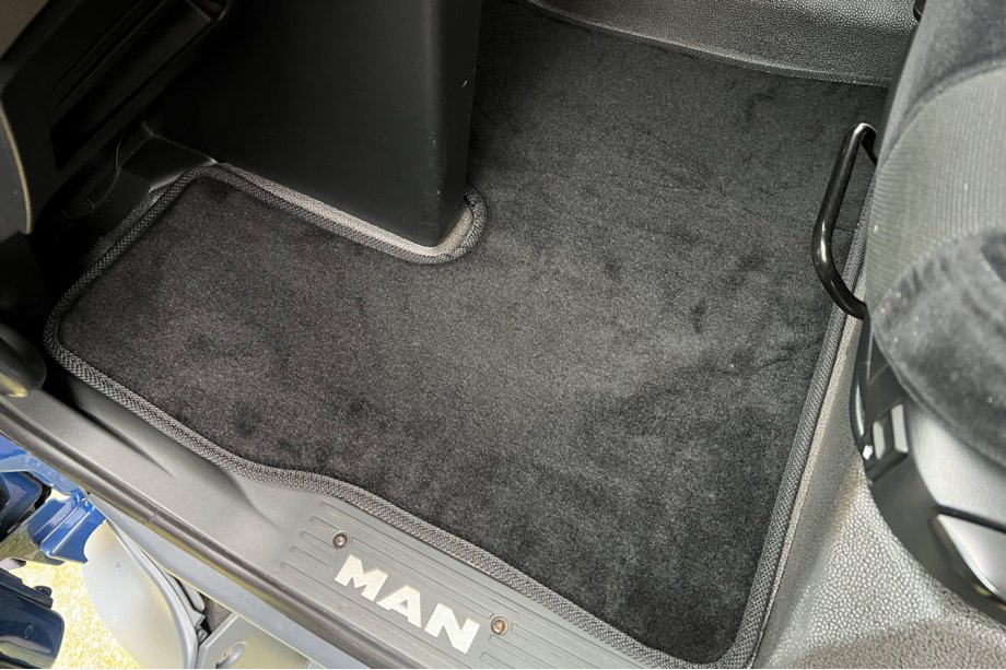 MAN TGX 2020- Textil Fußmatten Premium (Schwarz) Image
