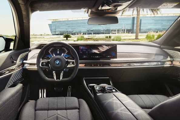 BMW i7 M70 (G70) Test: Elektrische Luxuslimousine mit M-Charakter Foto 5