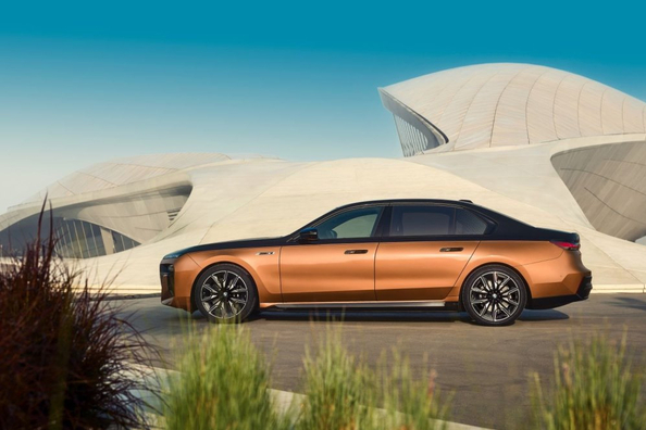 BMW i7 M70 (G70) Test: Elektrische Luxuslimousine mit M-Charakter Foto 2