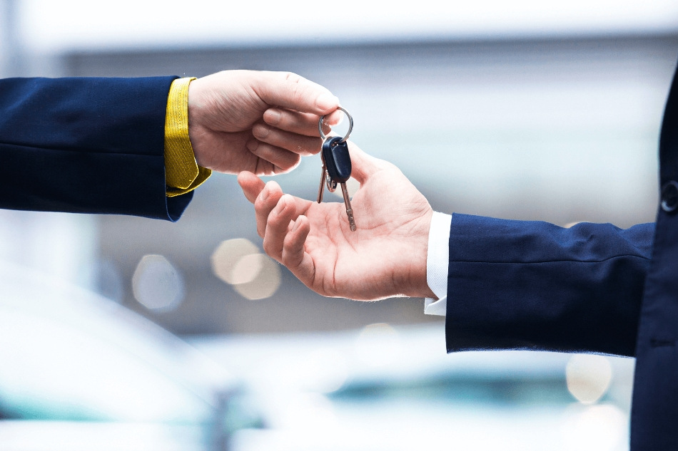 Auto auf neuen Besitzer ummelden: Hauptwege und Details