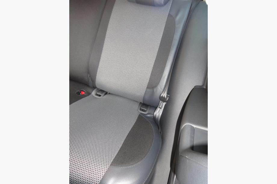 Skoda Octavia III A7 2013-2019 Autositzbezüge (Kunstleder↗Stoff, Premium) Foto 5