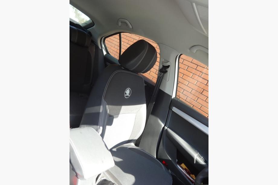 Skoda Octavia III A7 2013-2019 Autositzbezüge (Kunstleder↗Stoff, Premium) Foto 15