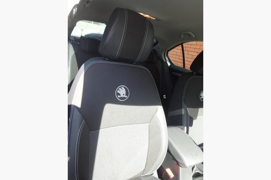 Skoda Octavia III A7 2013-2019 Autositzbezüge (Kunstleder↗Stoff, Premium) Foto 16