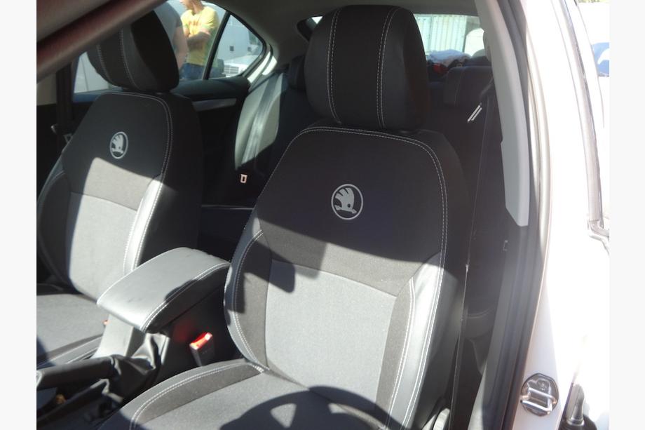 Skoda Octavia III A7 2013-2019 Autositzbezüge (Kunstleder↗Stoff, Premium) Foto 17