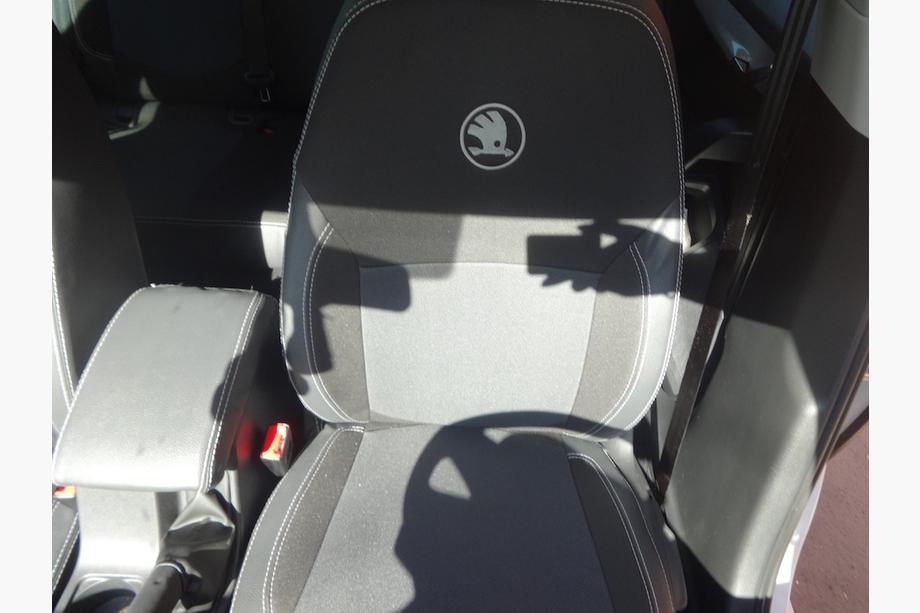 Skoda Octavia III A7 2013-2019 Autositzbezüge (Kunstleder↗Stoff, Premium) Foto 19