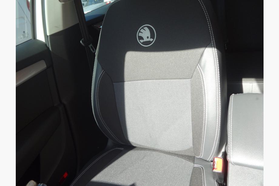 Skoda Octavia III A7 2013-2019 Autositzbezüge (Kunstleder↗Stoff, Premium) Foto 21
