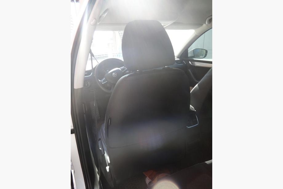 Skoda Octavia III A7 2013-2019 Autositzbezüge (Kunstleder↗Stoff, Premium) Foto 31
