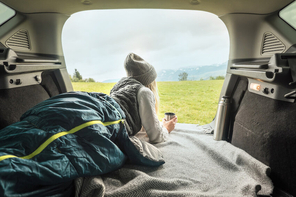 Im Auto schlafen: praktische Tipps