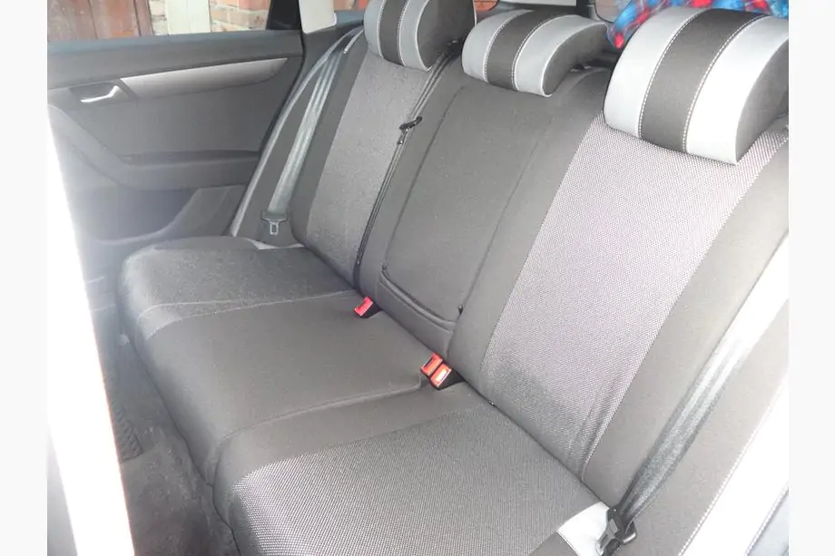 Volkswagen Passat B7 2012-2015 Autositzbezüge (Kunstleder↗Stoff, Premium) Foto 19