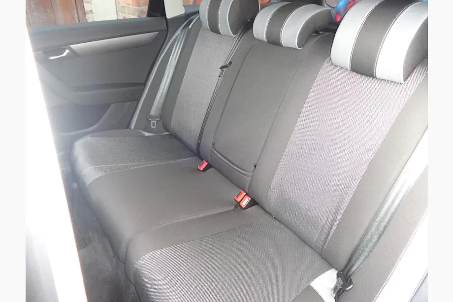 Volkswagen Passat B7 2012-2015 Autositzbezüge (Kunstleder↗Stoff, Premium) Foto 20