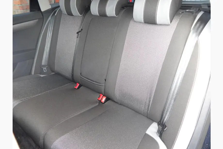 Volkswagen Passat B7 2012-2015 Autositzbezüge (Kunstleder↗Stoff, Premium) Foto 22