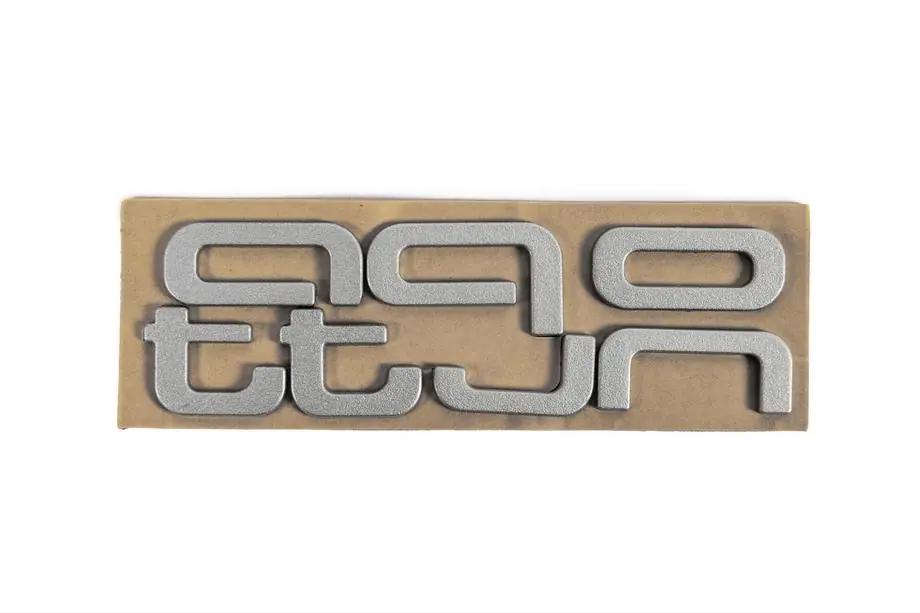 Audi Quattro Grey Schriftzug Emblem Foto 2