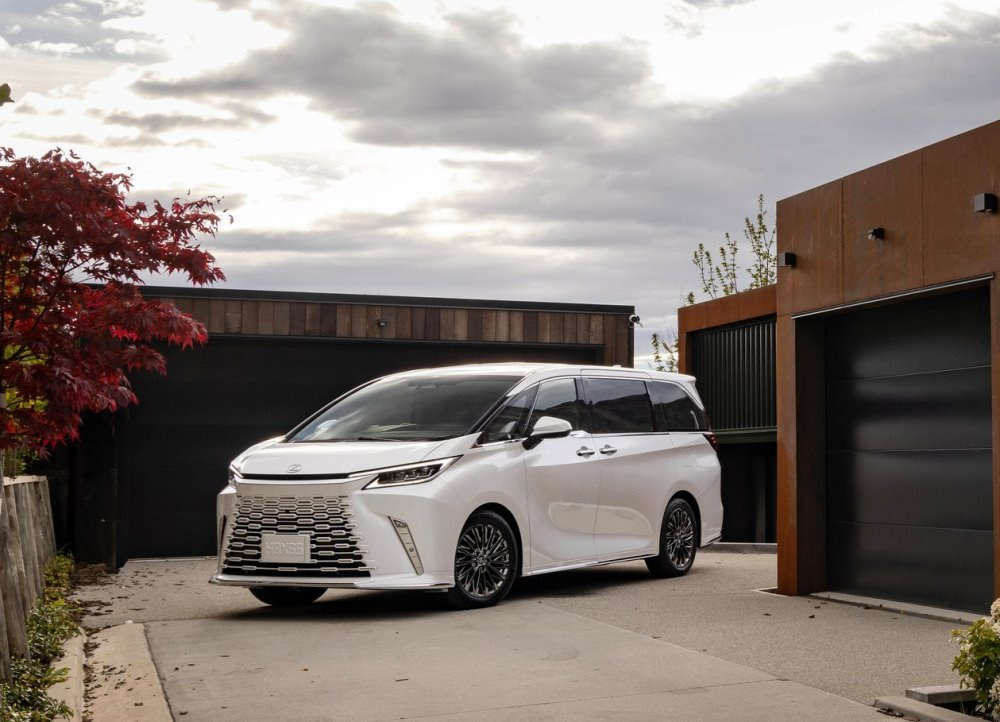 Lexus LM 500h: luxuriöser Hybrid-Minivan für VIP-Transfers