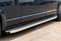 Volkswagen T5 Multivan 2003–2010 Trittbretter BlackLine (2 Stk, Aluminium) Kurzer Radstand Foto 1