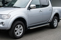 Mitsubishi L200 2006-2015 Trittbretter BlackLine (2 Stk, Aluminium) Foto 1